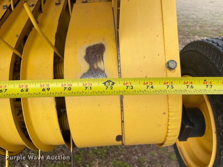 image for item MM9384 2010 New Holland BR7070 round baler