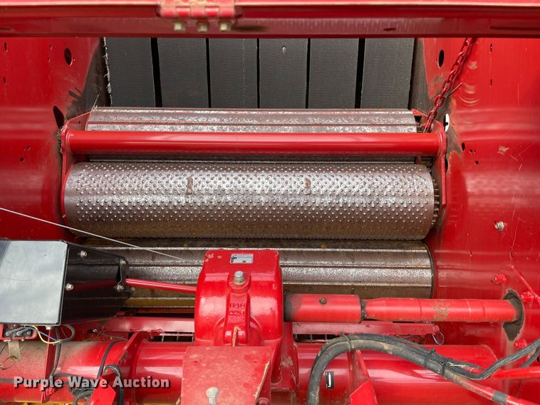 image for item MM9384 2010 New Holland BR7070 round baler