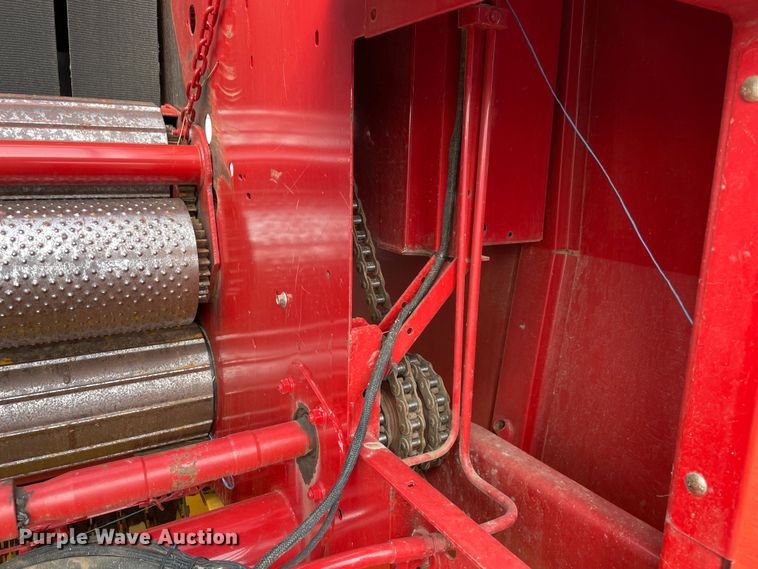 image for item MM9384 2010 New Holland BR7070 round baler