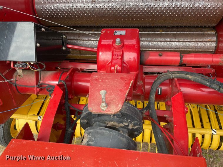 image for item MM9384 2010 New Holland BR7070 round baler