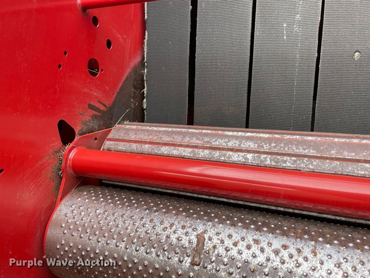 image for item MM9384 2010 New Holland BR7070 round baler