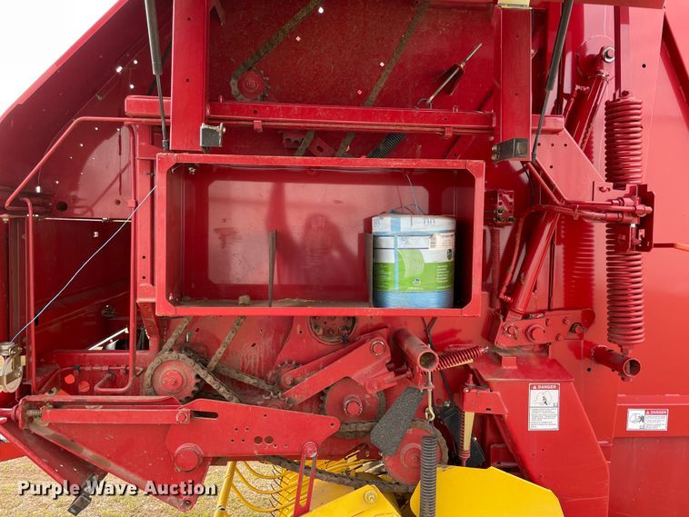 image for item MM9384 2010 New Holland BR7070 round baler