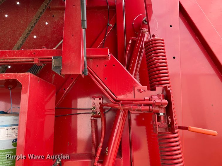 image for item MM9384 2010 New Holland BR7070 round baler