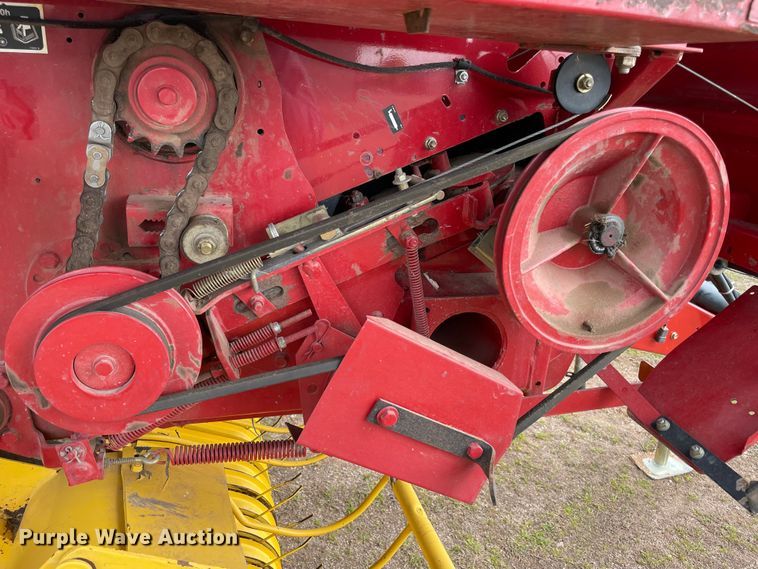 image for item MM9384 2010 New Holland BR7070 round baler