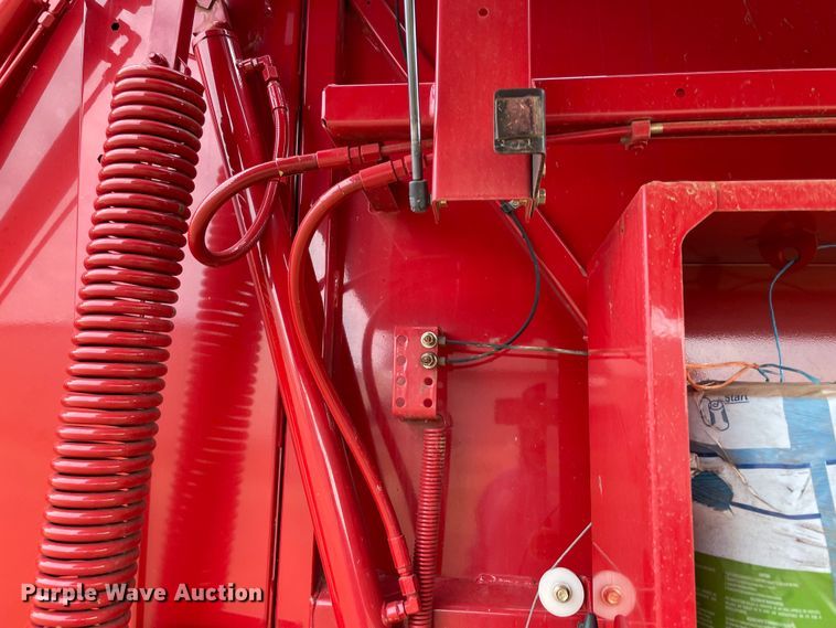 image for item MM9384 2010 New Holland BR7070 round baler