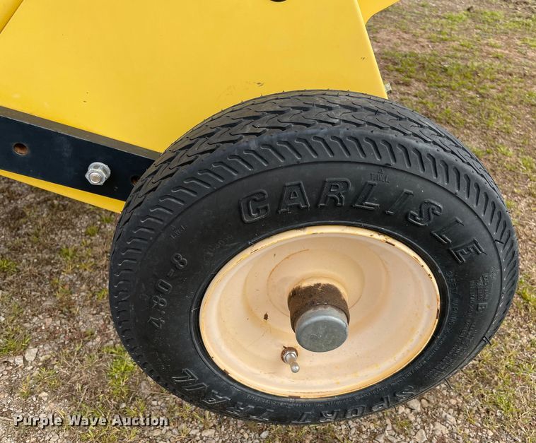 image for item MM9384 2010 New Holland BR7070 round baler