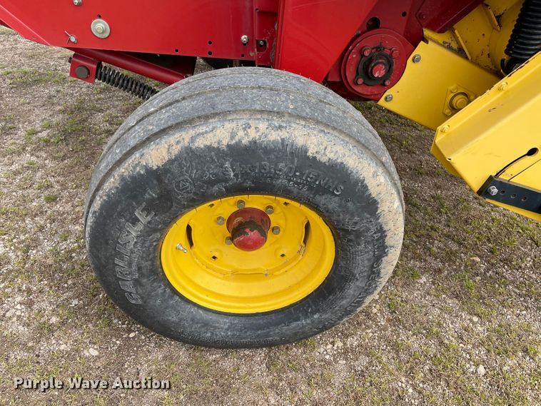 image for item MM9384 2010 New Holland BR7070 round baler