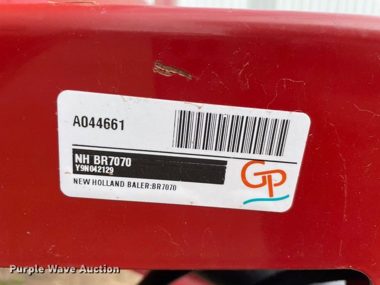 image for item MM9384 2010 New Holland BR7070 round baler