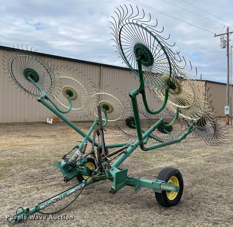 image for item MM9387 John Deere 702  hay rake