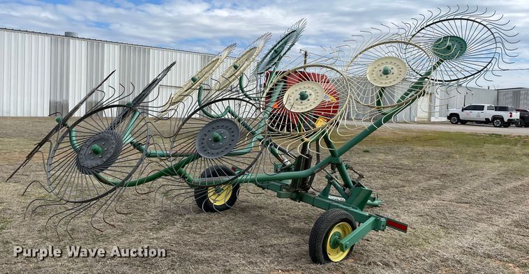 image for item MM9387 John Deere 702  hay rake