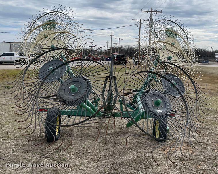 image for item MM9387 John Deere 702  hay rake