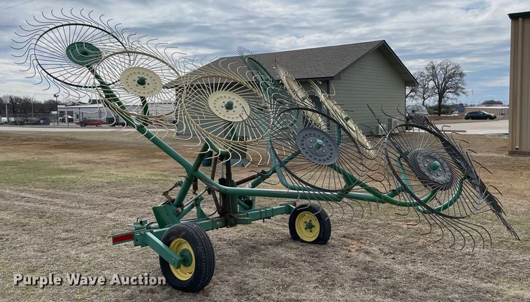 image for item MM9387 John Deere 702  hay rake