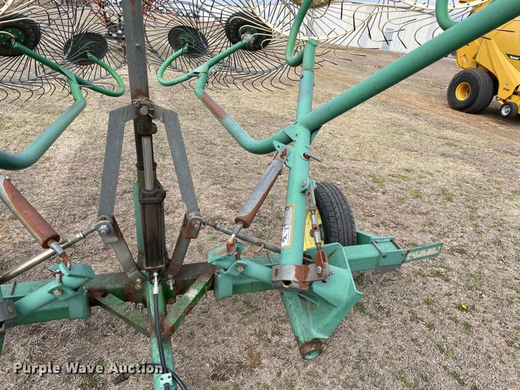 image for item MM9387 John Deere 702  hay rake
