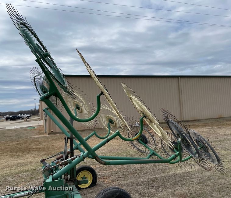image for item MM9387 John Deere 702  hay rake