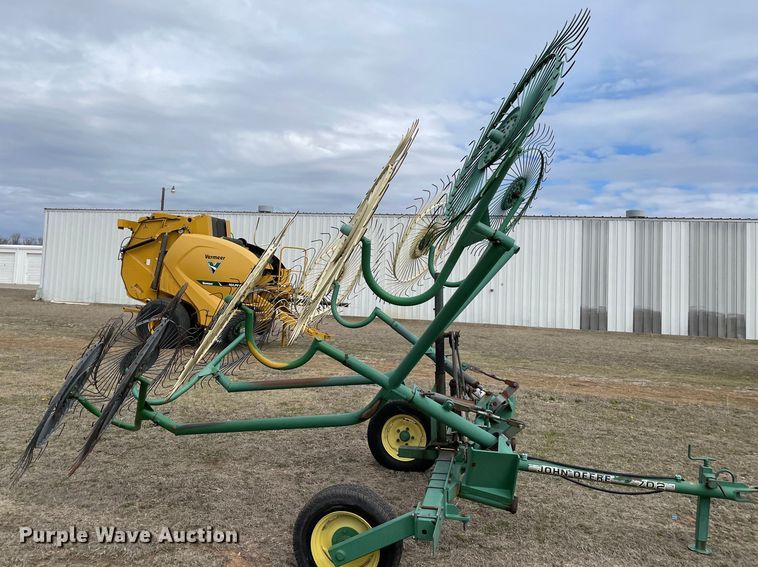 image for item MM9387 John Deere 702  hay rake