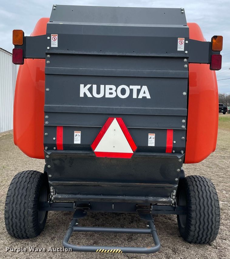 image for item MM9392 2015 Kubota BV4180 round baler