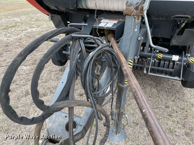 image for item MM9392 2015 Kubota BV4180 round baler