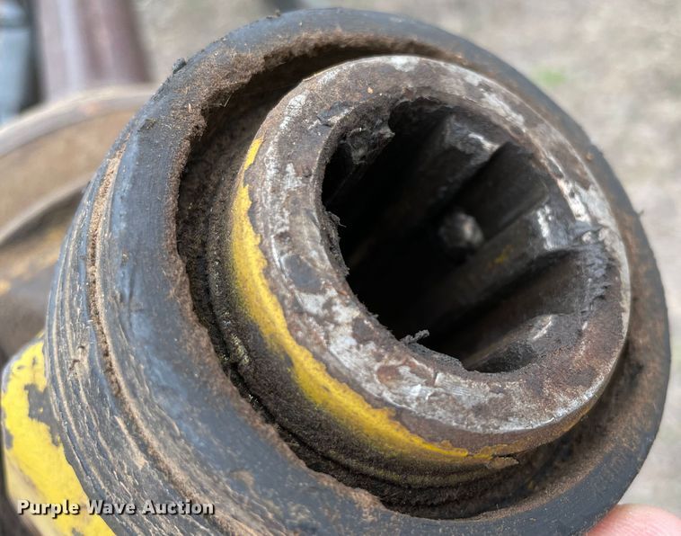 image for item MM9392 2015 Kubota BV4180 round baler