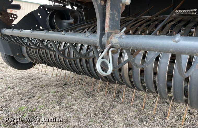 image for item MM9392 2015 Kubota BV4180 round baler