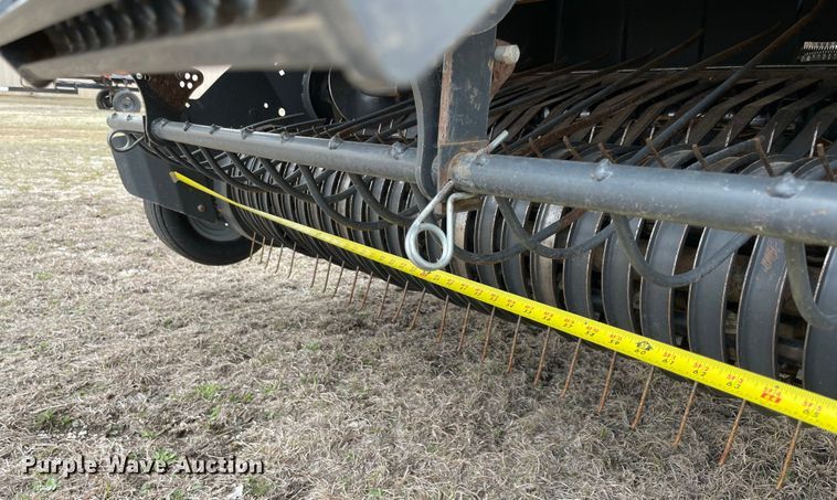 image for item MM9392 2015 Kubota BV4180 round baler