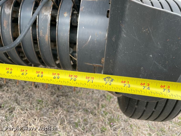 image for item MM9392 2015 Kubota BV4180 round baler