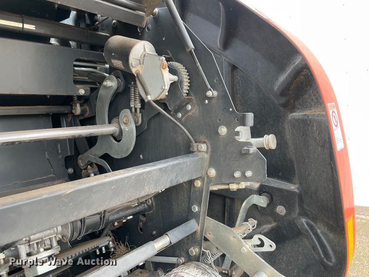 image for item MM9392 2015 Kubota BV4180 round baler
