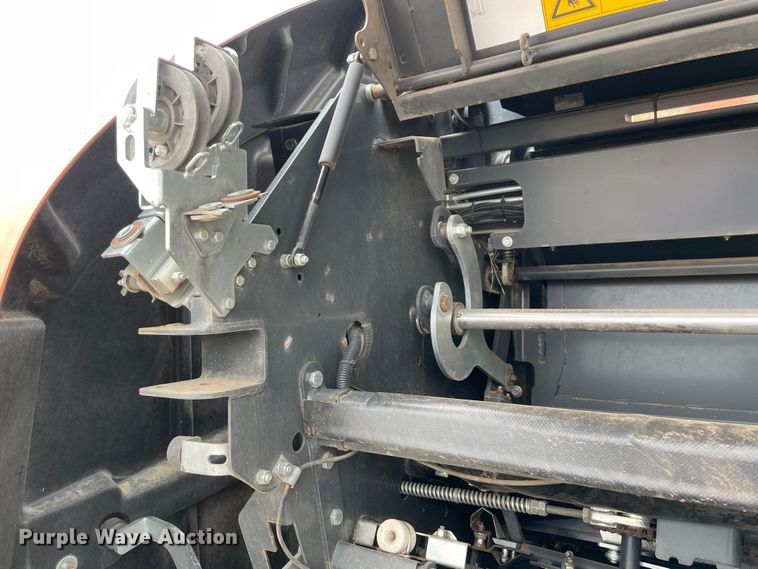 image for item MM9392 2015 Kubota BV4180 round baler