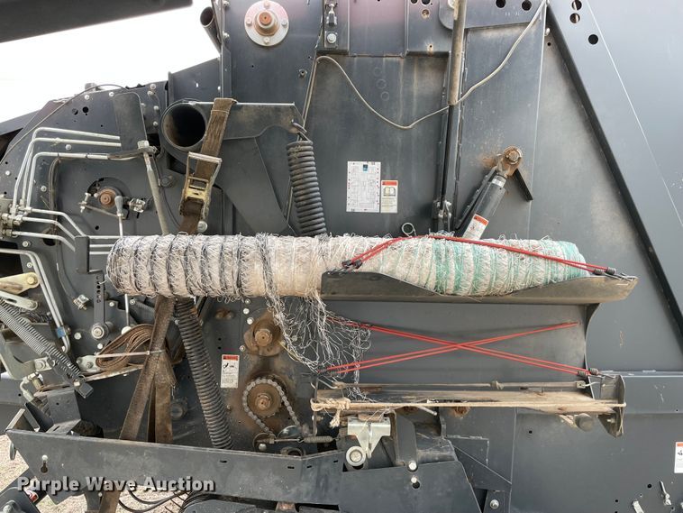 image for item MM9392 2015 Kubota BV4180 round baler