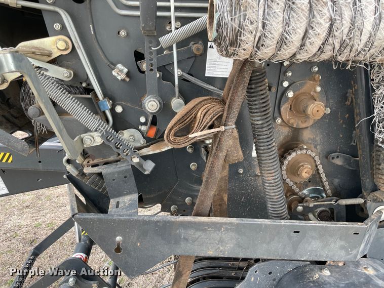 image for item MM9392 2015 Kubota BV4180 round baler