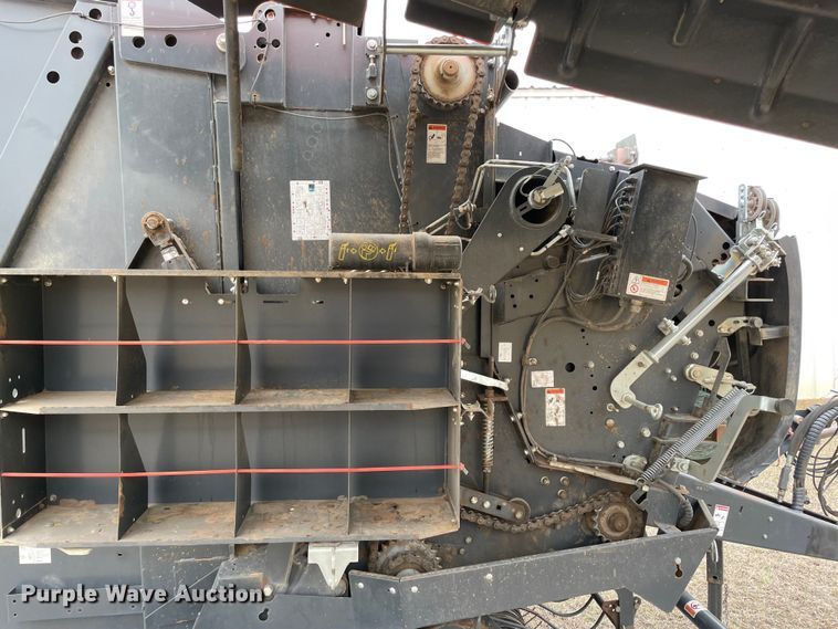 image for item MM9392 2015 Kubota BV4180 round baler