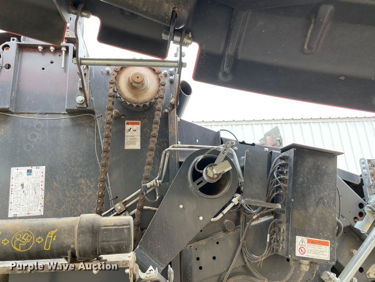 image for item MM9392 2015 Kubota BV4180 round baler