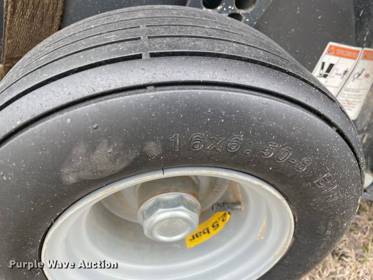 image for item MM9392 2015 Kubota BV4180 round baler