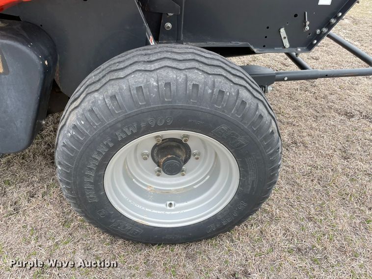 image for item MM9392 2015 Kubota BV4180 round baler