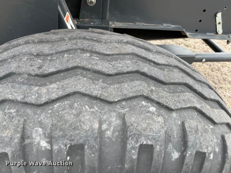 image for item MM9392 2015 Kubota BV4180 round baler