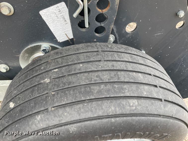 image for item MM9392 2015 Kubota BV4180 round baler