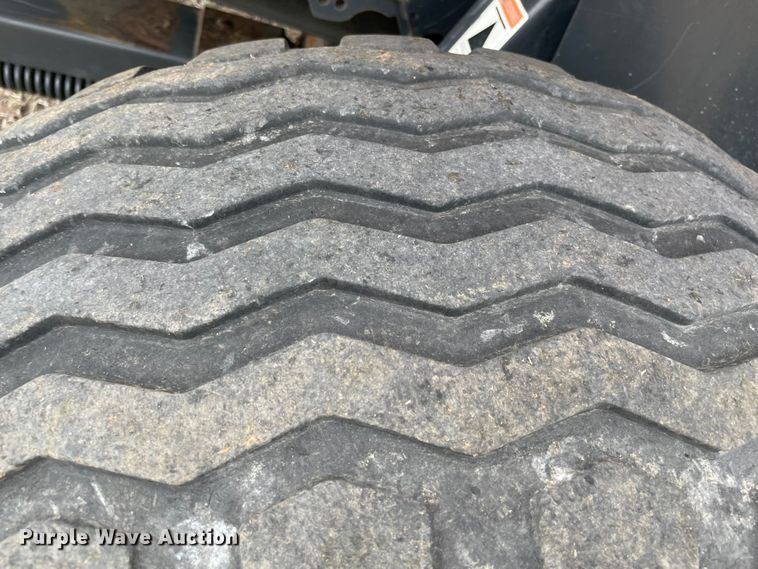 image for item MM9392 2015 Kubota BV4180 round baler