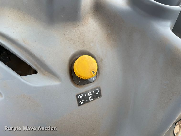 image for item MM9393 2019 Kubota M5-091D  MFWD tractor