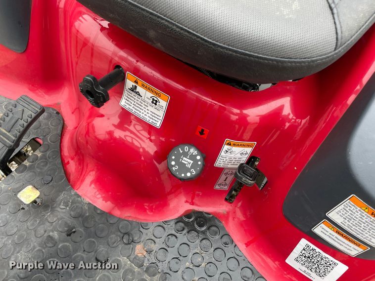 image for item MM9395 2021 Mahindra EMAX 20S  MFWD tractor