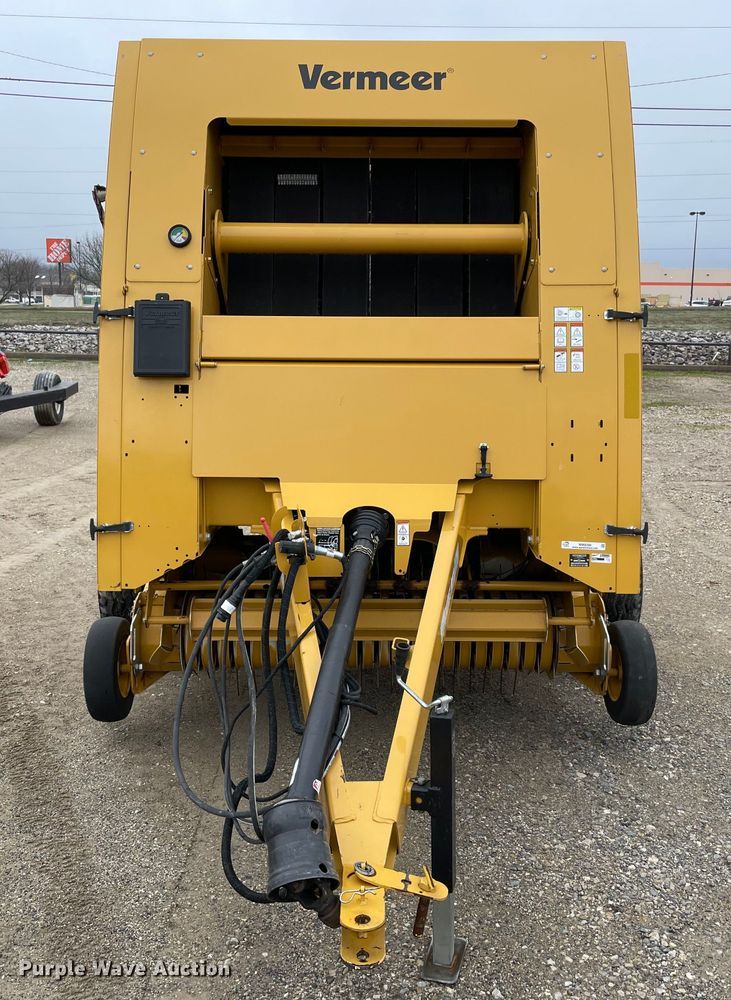 image for item MM9398 2020 Vermeer 504R Premium round baler