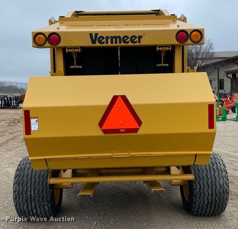 image for item MM9398 2020 Vermeer 504R Premium round baler