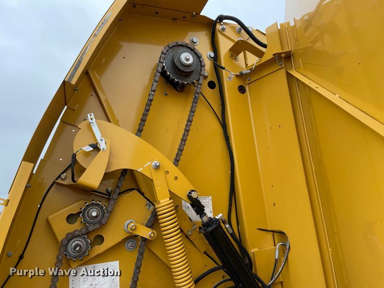 image for item MM9398 2020 Vermeer 504R Premium round baler