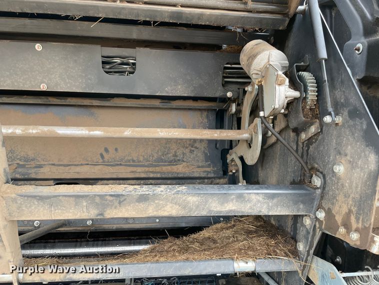 image for item MM9399 2016 Kubota BV4160 round baler