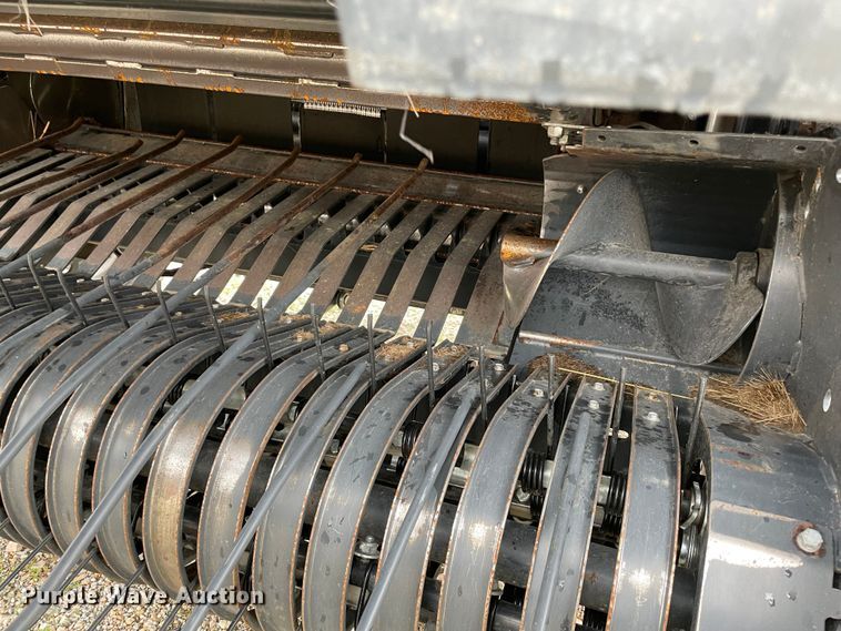 image for item MM9399 2016 Kubota BV4160 round baler