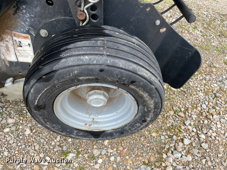 image for item MM9399 2016 Kubota BV4160 round baler