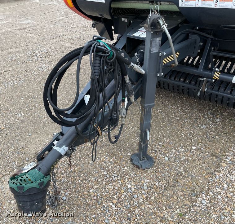 image for item MM9400 2016 Kubota BV4180 round baler