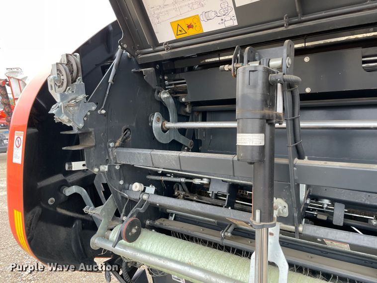 image for item MM9400 2016 Kubota BV4180 round baler