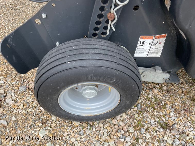 image for item MM9400 2016 Kubota BV4180 round baler