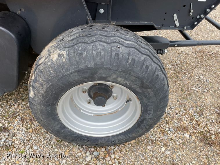 image for item MM9400 2016 Kubota BV4180 round baler