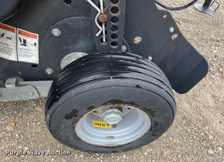 image for item MM9400 2016 Kubota BV4180 round baler