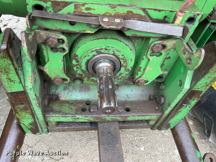 image for item MM9401 1990 John Deere 2955  tractor